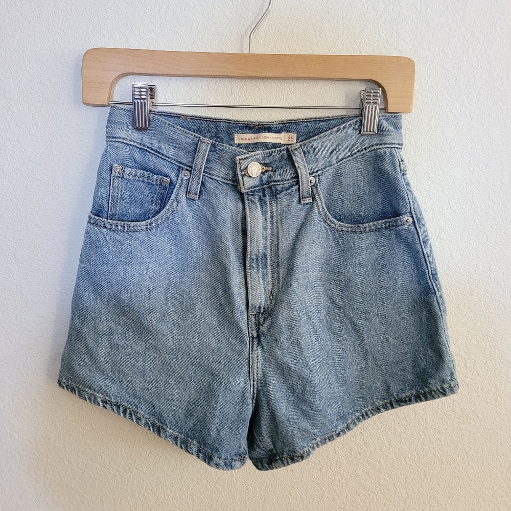 Levi's High Waisted Mom Shorts Size 25